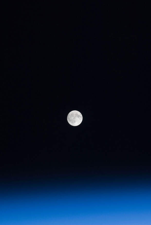 Луна и земная атмосфера