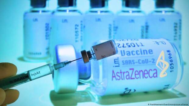 Опасный побочный эффект: почему в ЕС остановили вакцинацию «АстраЗенекой»