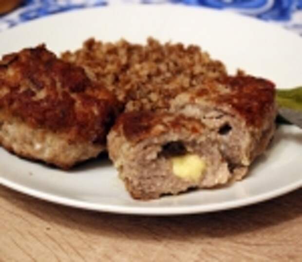 Мясные зразы с сыром и сливочным маслом