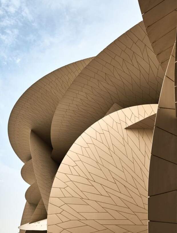 Фасад Национального музея Катара состоит из 250 тысяч бетонных элементов. | Фото:Джеймс Меррелл. 