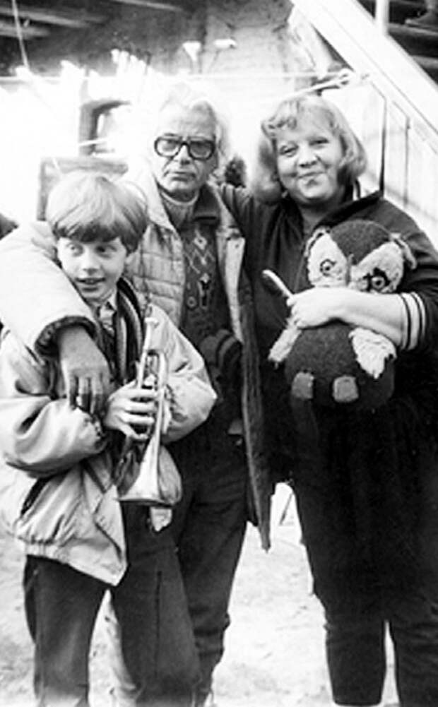 Со вторым супругом Игорем ВЕКСЛЕРОМ и старшим сыном Митей