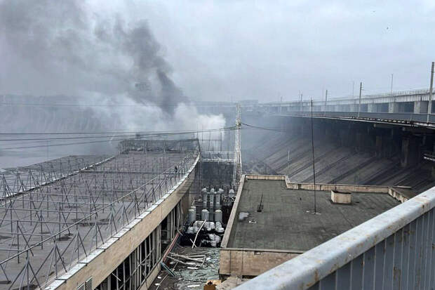 РБК: движение в районе ДнепроГЭС перекрыто на фоне взрывов в Запорожье