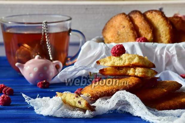 Фото Имбирное печенье с сушёной малиной