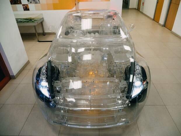 Полностью прозрачный Nissan 370Z для рекламы моторного масла nissan 370z, авто, автомобили. nissan, копия, копия автомобиля, макет, скульптура