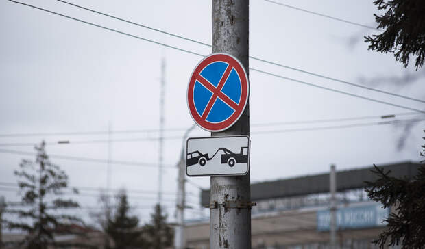 Автомобили массово эвакуируют с улиц Петрозаводска