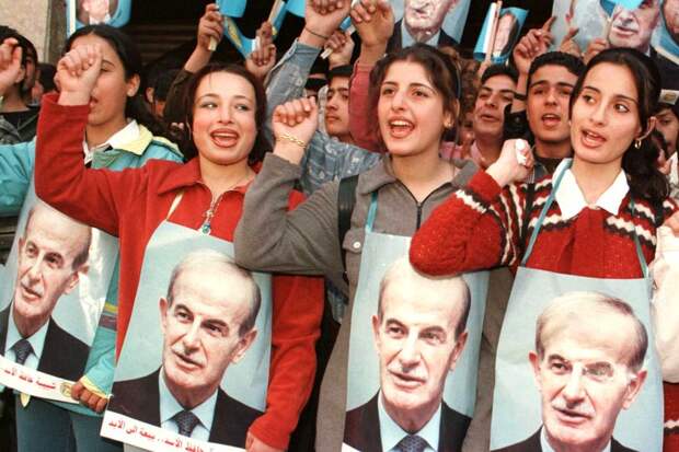 Syrian girls chant in support of Hafez al-Assad.jpg