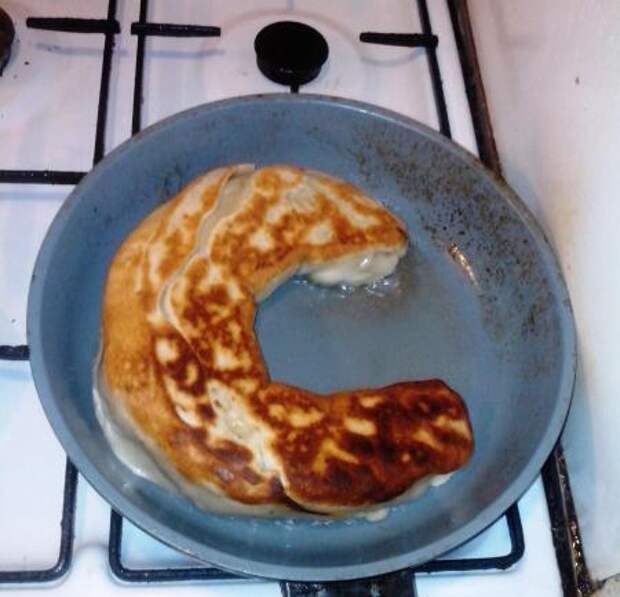 Фото №8 рецепта "Ханум в  сковородке" : Обжариваю с обеих сторон.