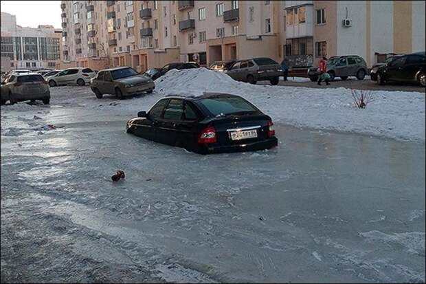 В Саратове Приора оказалась замурованной во льду авто, ваз, коммунальщики, лада, лед, приора