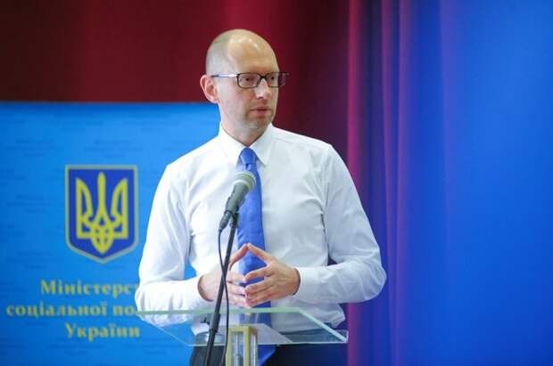 Яценюк угрожает России после закрытия зоны свободной торговли Яценюк угрожает России после закрытия зоны свободной торговли