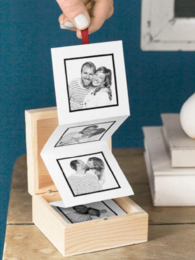 Оригинально оформленный фотоальбом в деревянной коробочке.