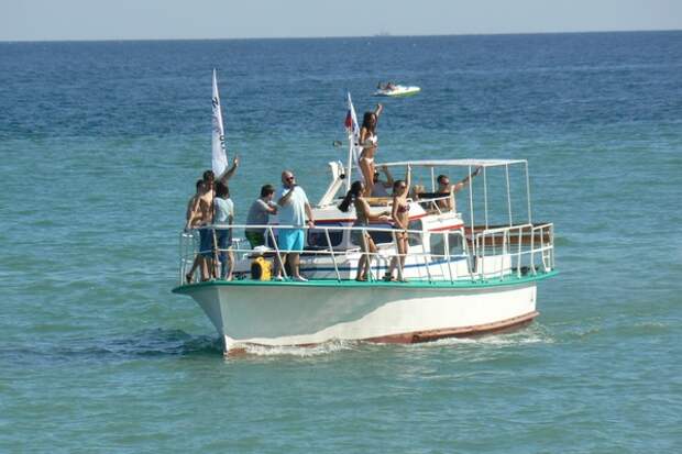 Американцы поехали на отдых в Крым, проигнорировав угрозы Киева Американцы поехали на отдых в Крым, проигнорировав угрозы Киева