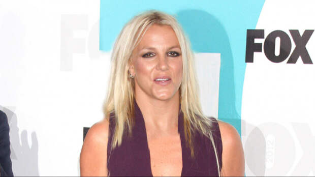 Дебош в самолете и интимные подробности: Бритни Спирс опять угодила в скандал