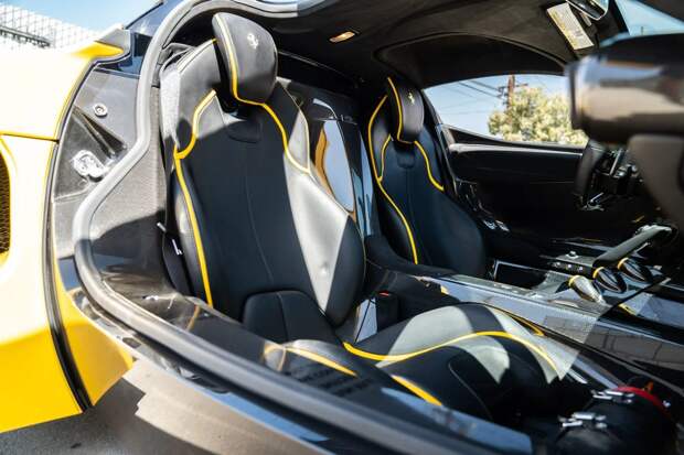 Ferrari LaFerrari, окрашенный уникальной краской Giallo Triplo Strato