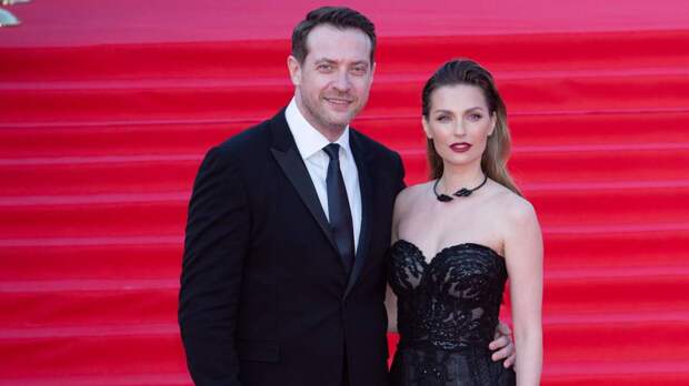 «Ты — не праздник. Ты — причина календарей»: Кирилл Сафонов трогательно поздравил Сашу Савельеву с 42-летием