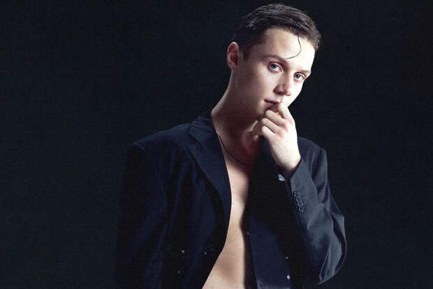 Певец Дмитриенко заявил, что просит снимать на концертах для продвижение песни