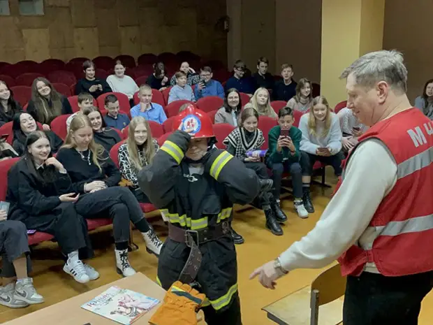 Школьники поиграли в онлайн-игру ´Шаги спасения´.