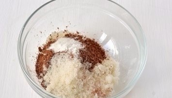 Как приготовить шоколадный кекс за 5 минут в микроволновке