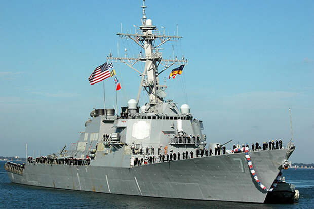Вооруженный эсминец ВМС США зашел в Черное море