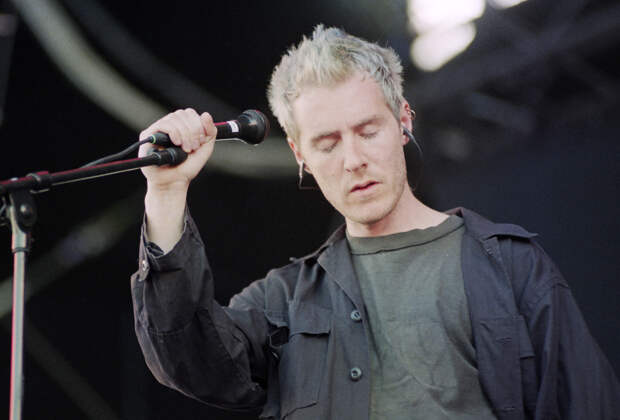 «Я оглянулся посмотреть» 35 лет назад первый альбом Massive Attack изменил британскую музыку. Что сделало группу великой?