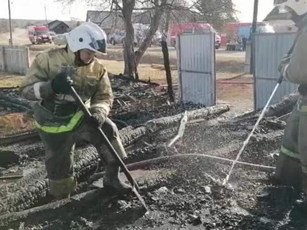 В Сети появилось видео пожара на Урале, унесшего жизни пяти детей
