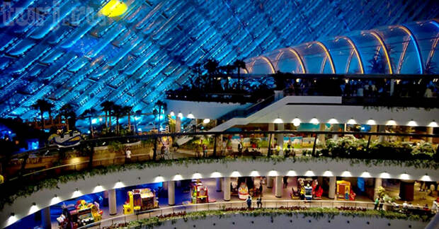 Казахстан, Астана, ТРЦ Хан Шатыр, торгово-развлекательный центр в Астане, проекты Нормана Фостера, шанский шатер, лучшие экоздания мира, достопримечательности Астаны, шопинг в Астане, развлечения в Астане, современная архитектура