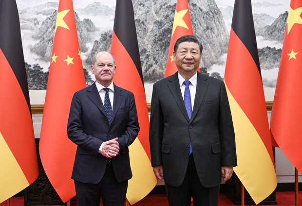 Европейцы подшутили над Шольцем в Китае: "Удачи, канцлер, повеселите Си"
