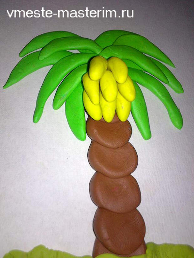 Банан из пластилина. Пальма из пластилина. Поделка Пальма с бананами. Слепить пальму из пластилина. Лепка пальмы для детей.