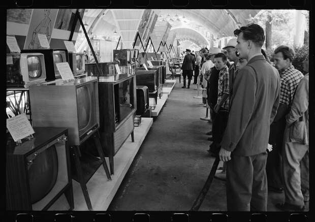 Moscow’s-Sokolniki-1959-expo-21.jpg