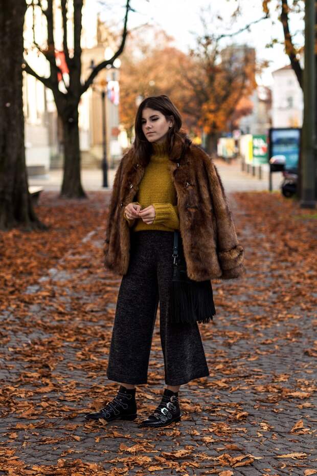 The-Fashion-Fraction-Baum-Und-Pferedegarten-Mustard-Sweater-Givenchy-Studded-Buckle-Boots-Culottes-Fringed-Bag-Autumn-Outfit-Inspiration-10