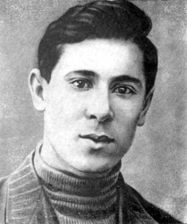 Муса Джалиль в молодости.
