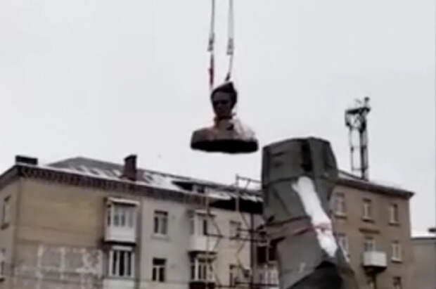 На Украине завершили снос памятника автору романа «Как закалялась сталь»