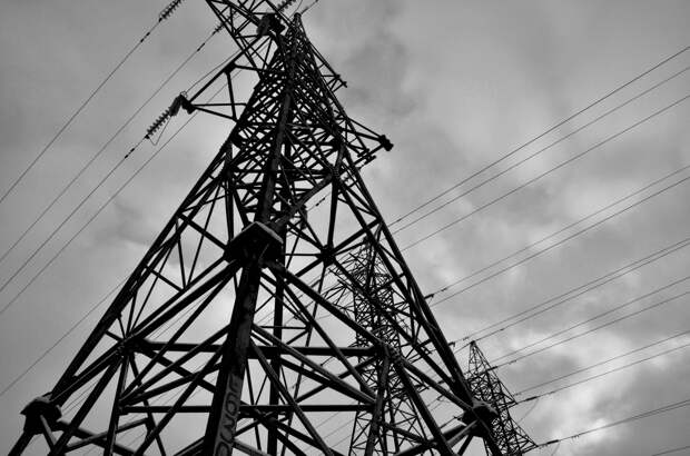 Десять населенных пунктов Курской области остались без света из-за пожара