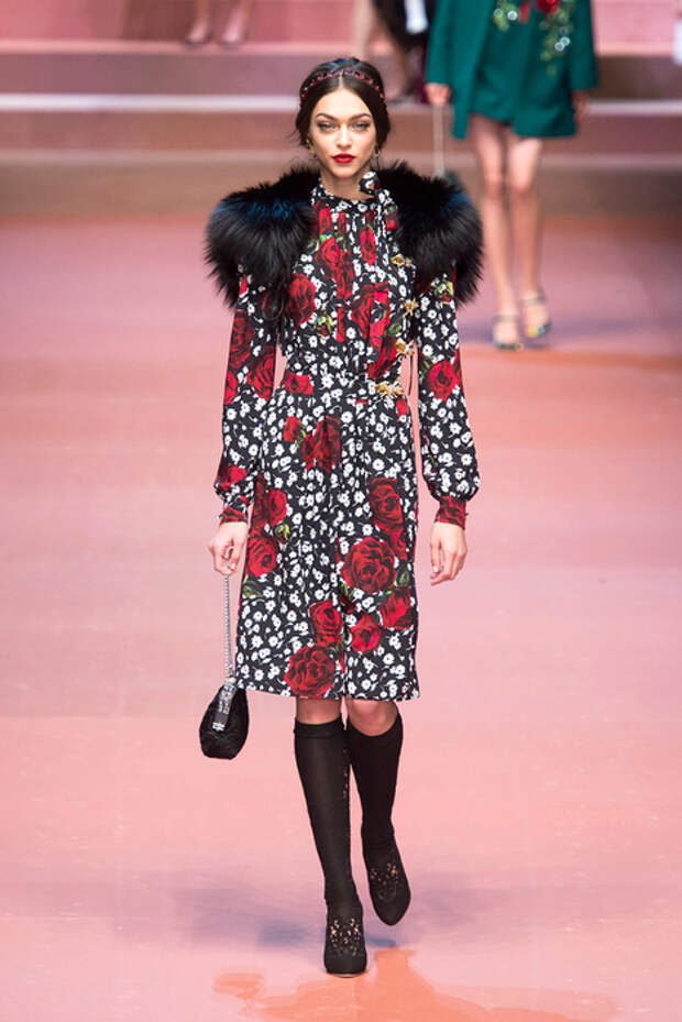 Принт с розой на пике популярности Принт с розой на пике популярности