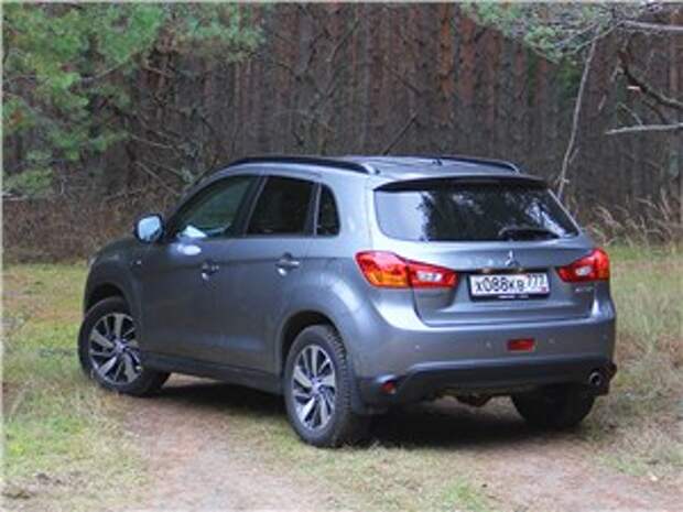 Mitsubishi ASX вид сзади
