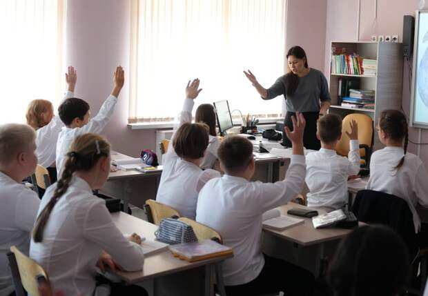 В российских школах и колледжах прошли предновогодние «Разговоры о важном»