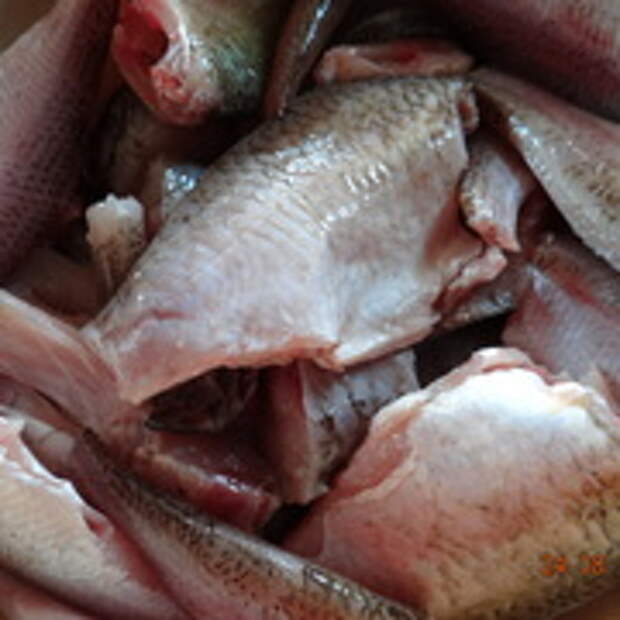Рыбные колбаски-гриль из речных рыбёшек
