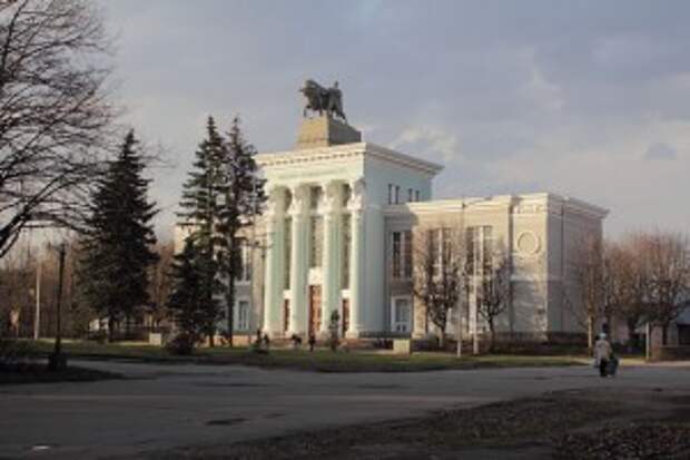 Павильон с быком