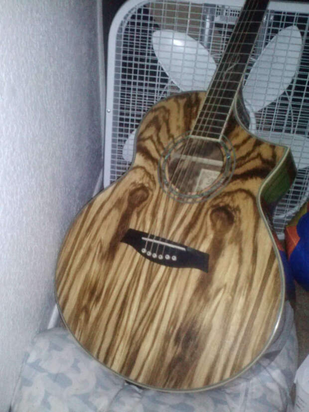 21. Самая грустная гитара, которую вы когда-либо видели вещь, показалось, явление