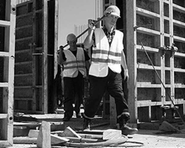 Так дешево купить поддержку западникам удается ровно потому же, почему гастарбайтер оставляет патриотизм дома (фото: Артем Геодакян/ТАСС)
