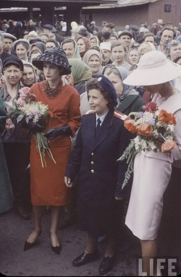 Christian Dior в Москве. 1959 год. (30 фото)