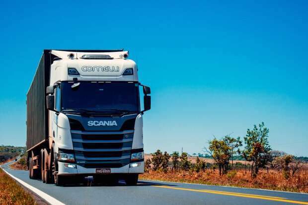 Таможенные органы Казахстана задерживают российские грузовики с европейскими товарами