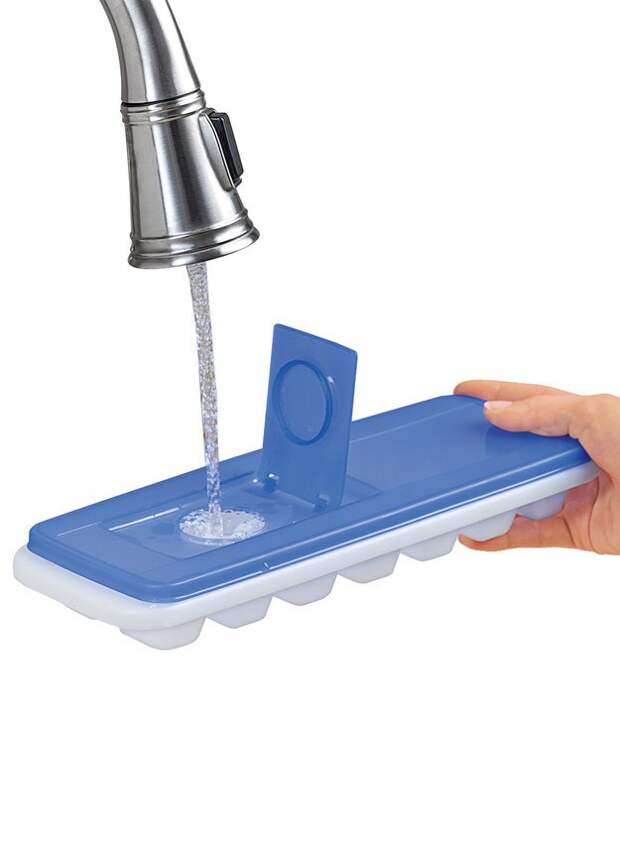 An-ice-cube-tray-that-won’t-drip-as-you-carry-it