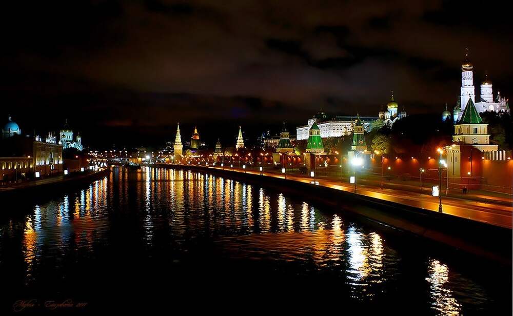 Москва ночью фото. Ночная москва ссср. Смотра ночью. Светлая ночь в москве. Вид на москву с кремлем и москоу сити.