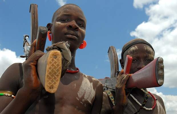 АК-47 - автомат Калашникова калибр 7,62-мм АК-47 - автомат Калашникова калибр 7,62-мм