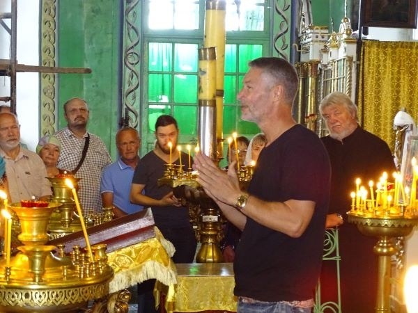 Евгений Ройзман провел экскурсию в храме села Быньги Невьянского района