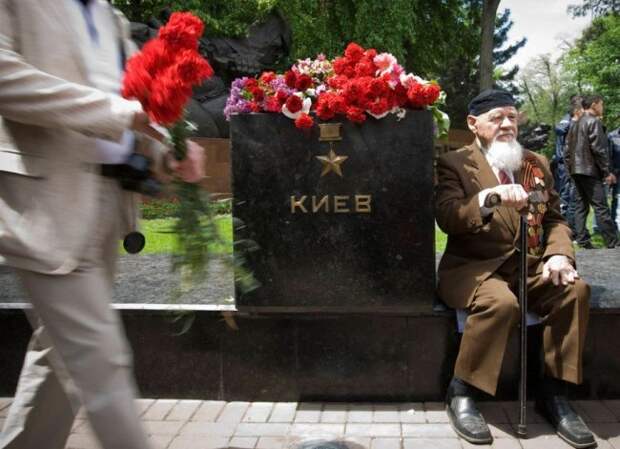 Бесы в вышиванках: как на Украине отметили День Победы Бесы в вышиванках: как на Украине отметили День Победы