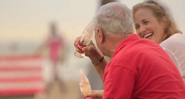 Coca-Cola выпустила бутылку, сделанную полностью изо льда (8 фото+видео)