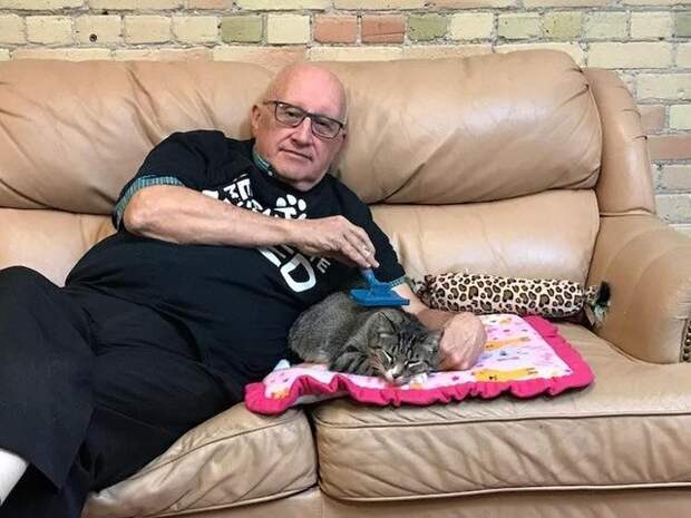 дедушка с котом 
