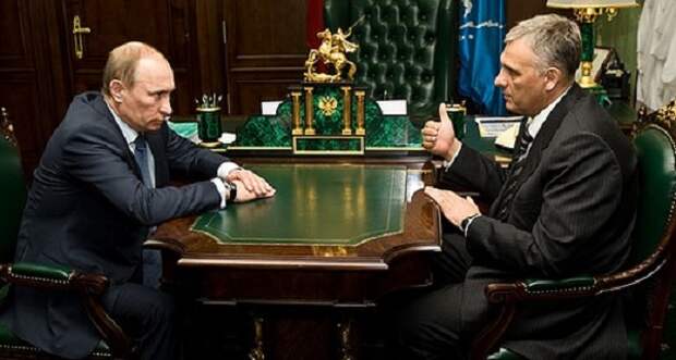 Премьер Путин и губернатор Хорошавин, март 2011 года, Южно-Сахаалинск, Фото с места события из других источников