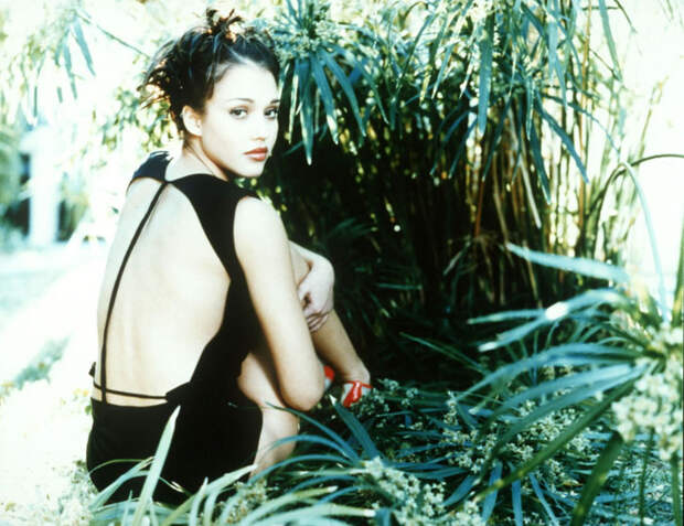 Джессика Альба (Jessica Alba) в фотосессии Патрисии де ла Роса (Patricia de la Rosa) для журнала Maxim (1999), фото 8
